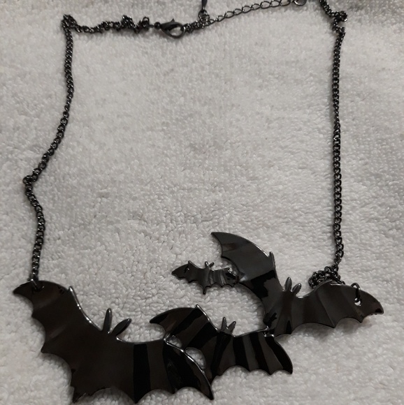 FLYING BATS  NECKLACE  Black Acrylic Pendant Bat 2 - Picture 2 of 7